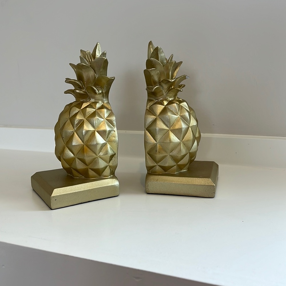 Pineapple Bookends